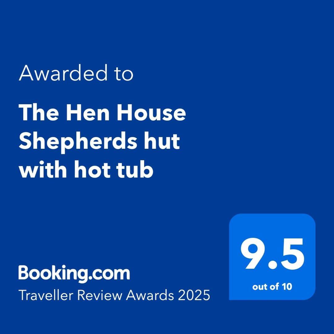 The Hen House Shepherds Hut With Hot Tub Chittoe Exterior foto
